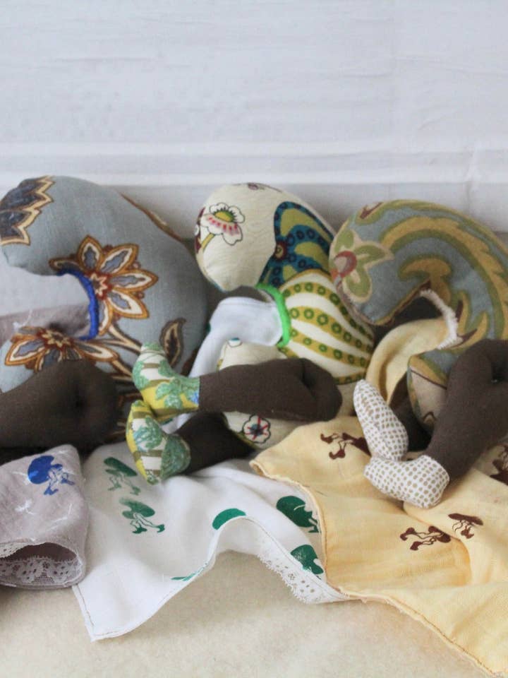 Semis - Jouet en Peluche Nourricier pour la vente par Brownstone Playhouse