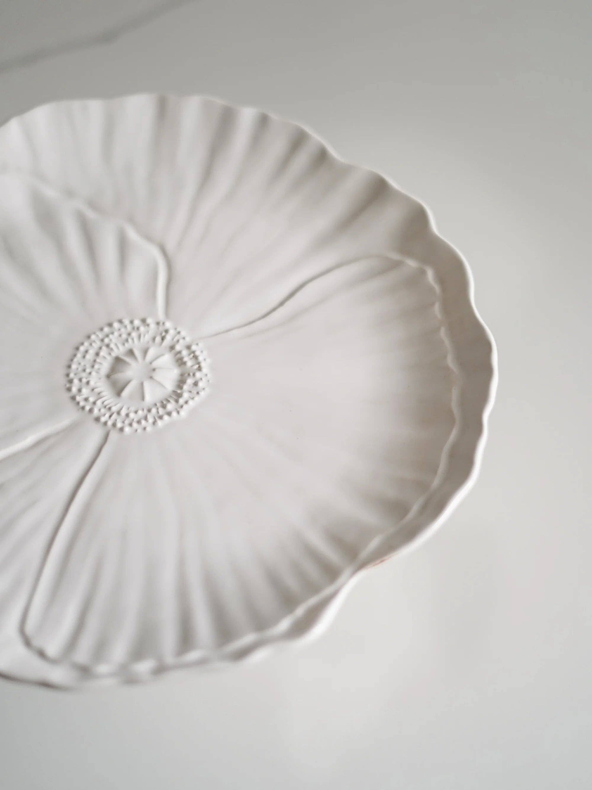 CerAmor Cerâmica - Wholesale Serving Plate - Cake stand with decorative flower design0