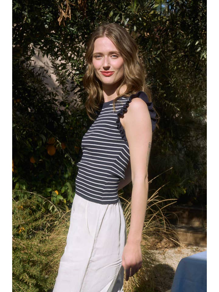 The Workshop Studio – wholesale Pullovertröja - Dam – RANDIG ÄRMLÖS TRÖJA MED VOLANGKANT7