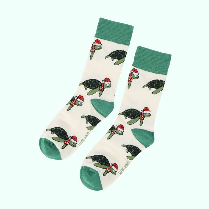 Chaussettes de Noël en forme de tortue | Chaussettes en bambou | Chaussettes vertes pour la vente par Bare Kind Socks