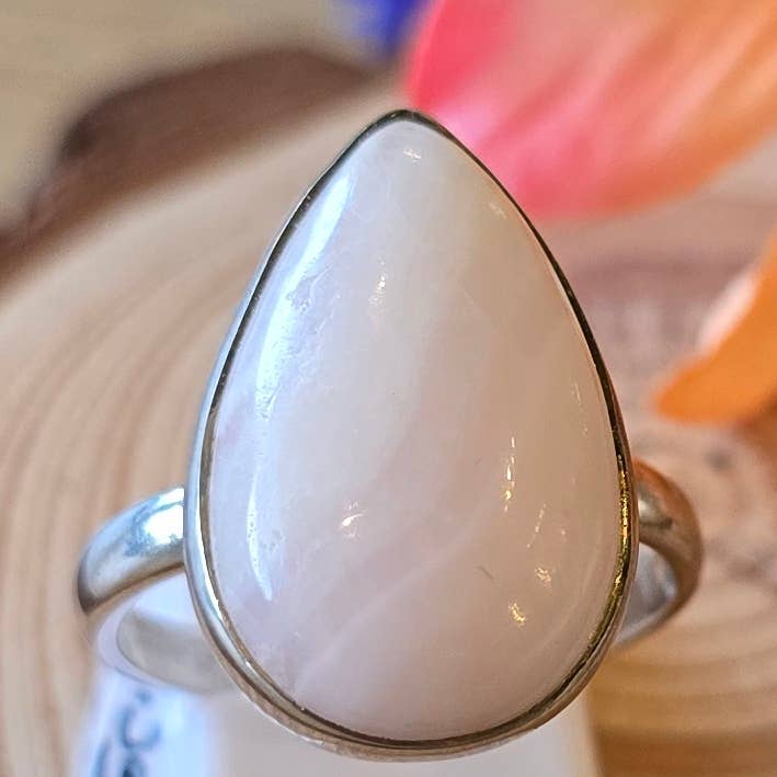 Anillo de plata de ley con calcita mangano - 5,3g - Talla UK S para venta al por mayor de Crystal Cove Minerals