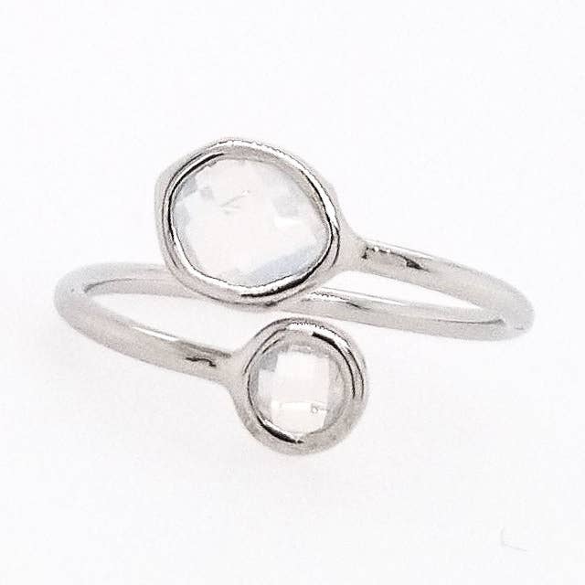 #RFT16- Anillo Ajustable de Vidrio Enmarcado- Ópalo Blanco Plata para venta al por mayor de The Beaded Wire Designs