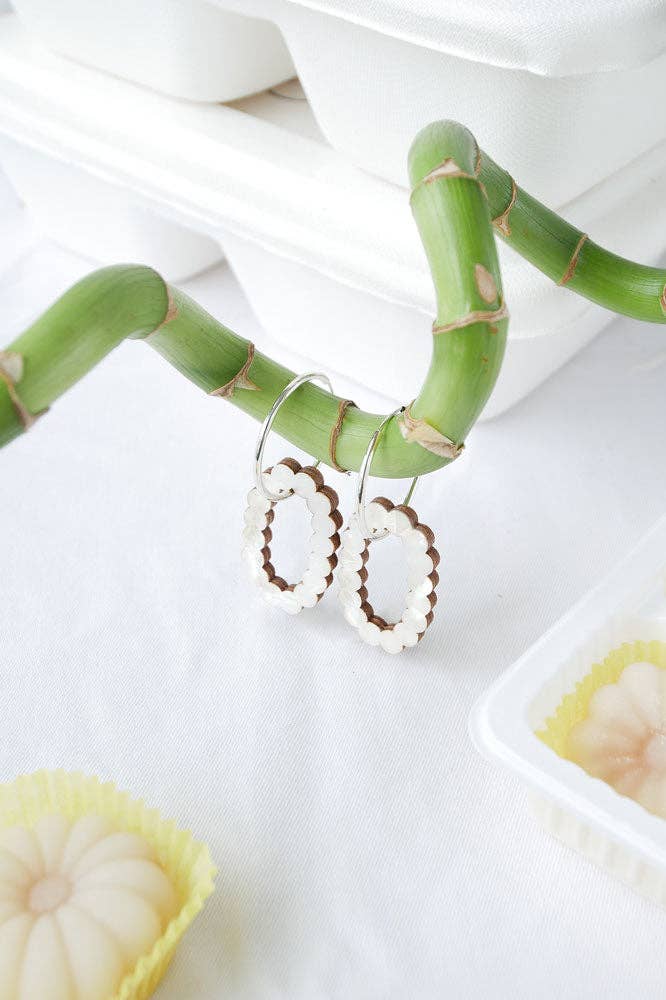 HUMUZ - Wholesale Dangle Earrings - Ring of Pearls, white mother-of-pearl3