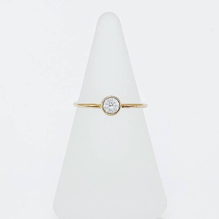 Anillo Solitario de Zafiro Blanco | Anillo Relleno de Oro de 14 quilates para venta al por mayor de From Brooklyn With Love