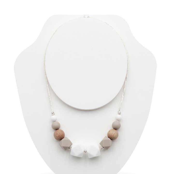 Kristin Weiss Manufaktur - Wholesale Beaded/Pearl Necklace - Nursing necklace || Sahara white0