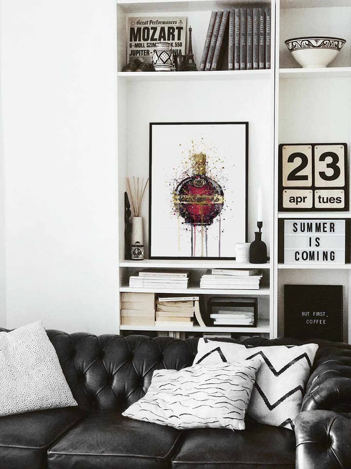 Décoration murale avec bouteille de liqueur « Framboise » pour la vente par We Love Prints