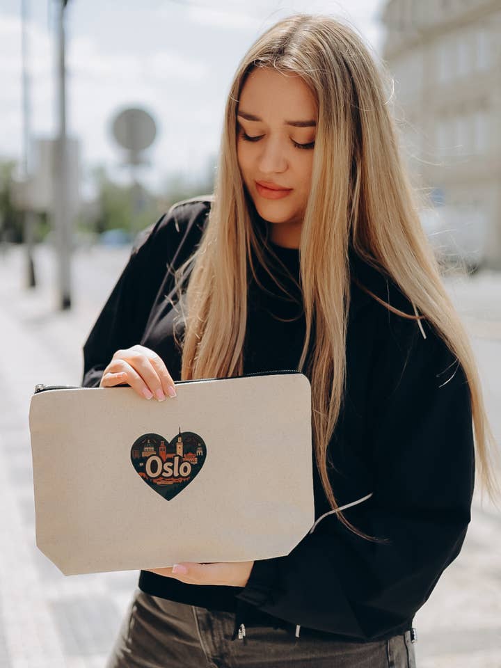 Borsa cosmetica in cotone con stampa colorata di Oslo per la vendita all'ingrosso da parte di New Hope | Textile Souvenirs & Custom Branding