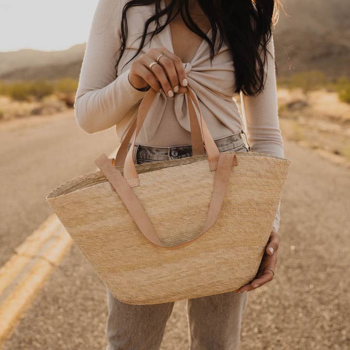 The Modern Cactus Co - Wholesale Beach Bag - Abby Natural Palm Leaf Handbag Purse0