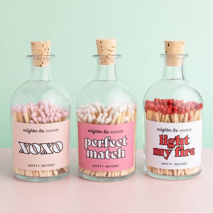 Apothekerglas "Light My Fire" mit roten Holzstreichhölzern für den Großhandel von Enlighten the Occasion