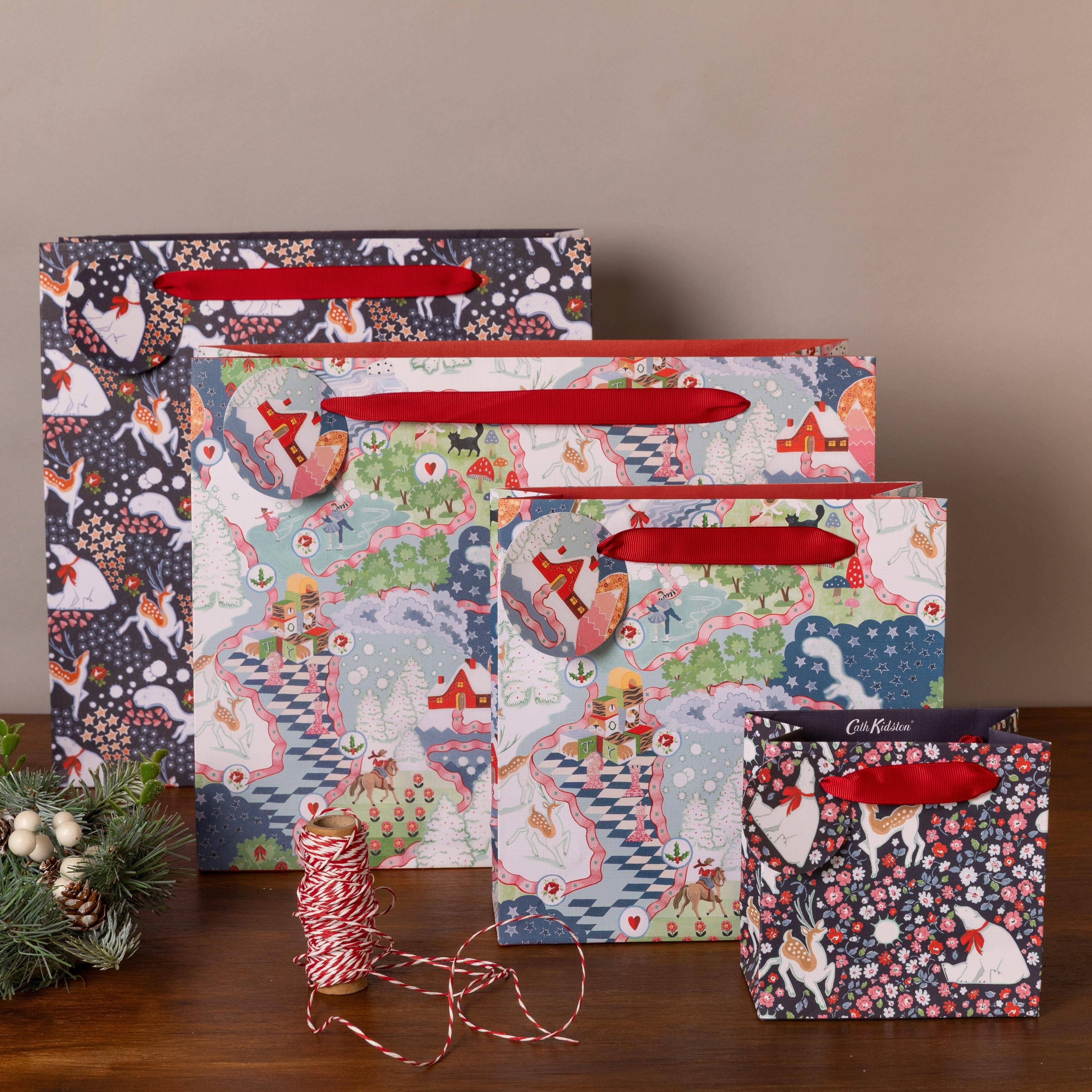Penny Kennedy Ltd – wholesale Gift bag – Cath Kidston Christmas Gift Bag Reindeer Bear Stars Small2