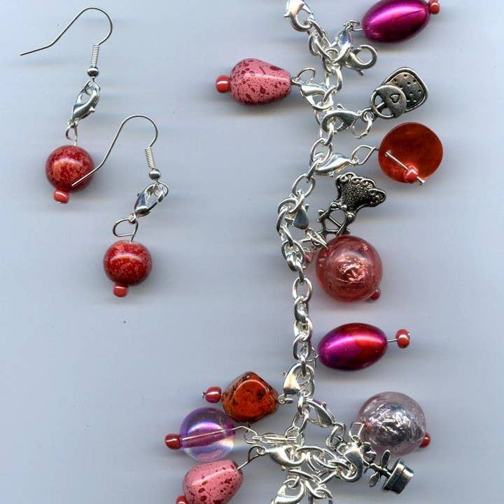 Paire de bracelets à breloques pour la vente par Amy's Handmade Gifts