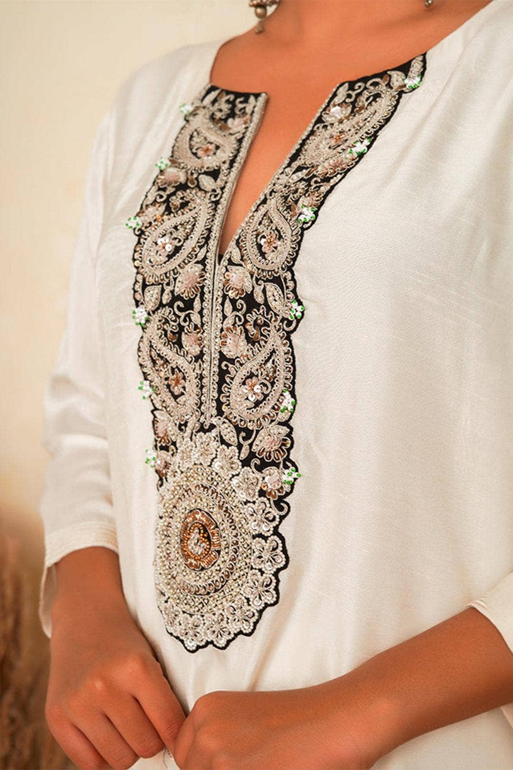 Yunikulondon – wholesale Top & pants set (NOT Loungewear) – Women's – Ivory Flowerette Kurta Set1