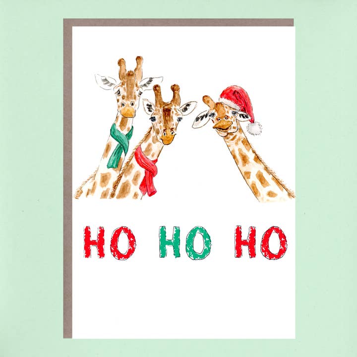 Trois girafes avec bonnets et écharpes de Père Noël pour la vente par Flower Bird Art Studio