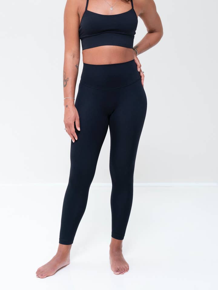 Legging Surya Comfort noir pour la vente par Spica