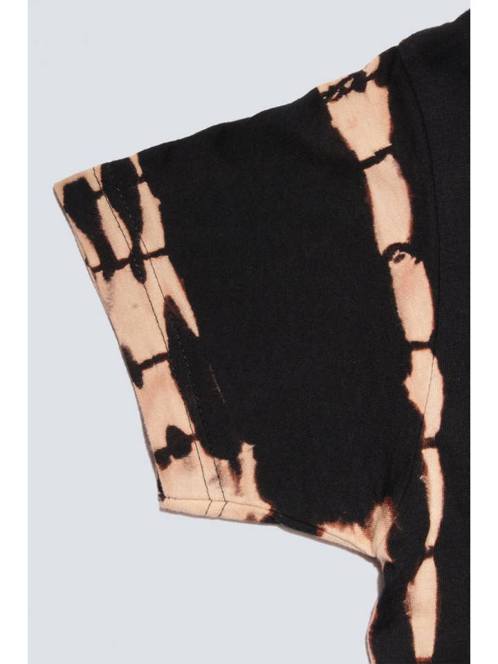 Lyne C. - Venta al por mayor Camiseta - Mujer - Camiseta negra con diseño beige batik3