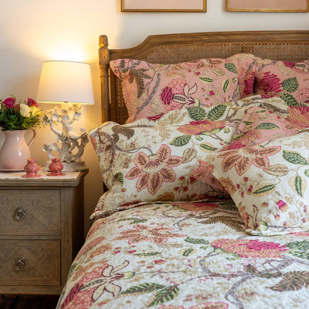 Forever England / Millie Mae – wholesale Quilt – Constance Soft Pink Patchwork Bedspread3