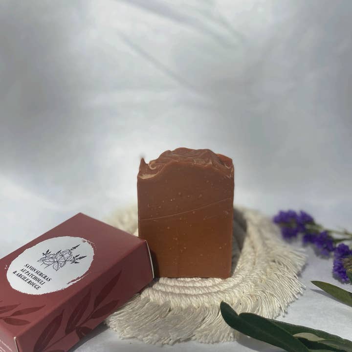 Le nom des fleurs - Wholesale Bar Soap - Surgras soap with patchouli & red clay3