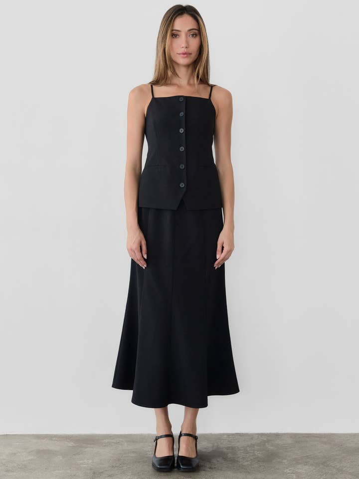 MOD REF - Venta al por mayor Camisa con botones - Mujer - The Selene Top | Elegante top estructurado con cuello cuadrado