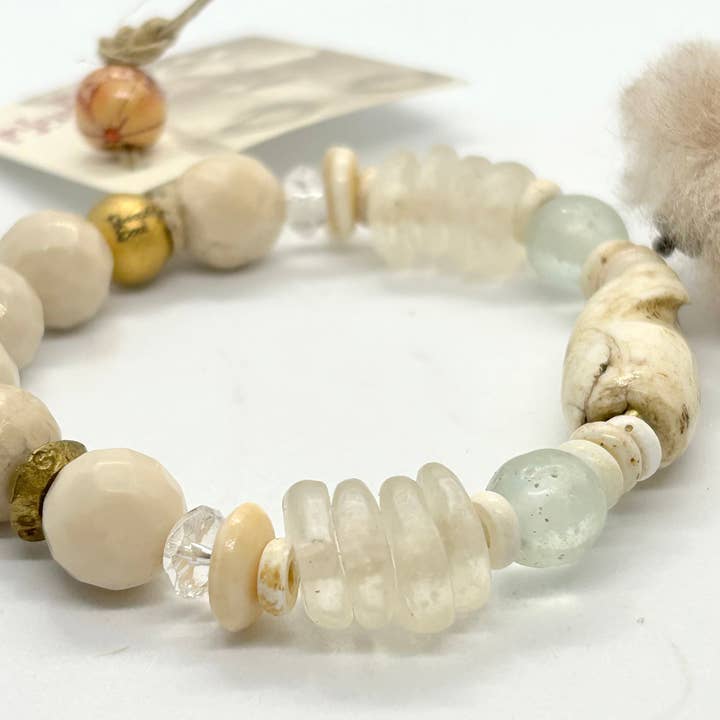 Beautiful Soul Jewelry - Wholesale Beaded Bracelet - BEAUTIFUL SOUL - INDIAN PUFF WITH HAND-CARVED VINTAGE CONCH FOCAL - BRACELET