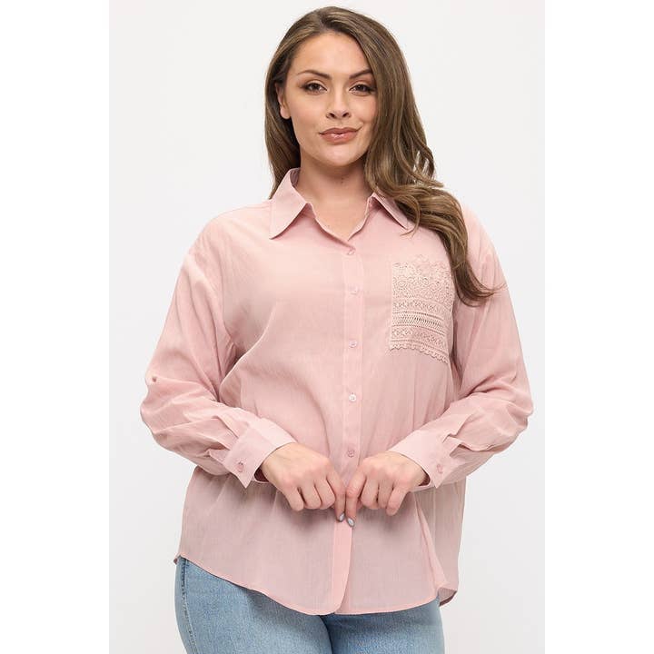 BLUSA TALLA GRANDE CON CUELLO, BOTONES Y DETALLE DE ENCAJE DE CROCHET para venta al por mayor de Curve Market