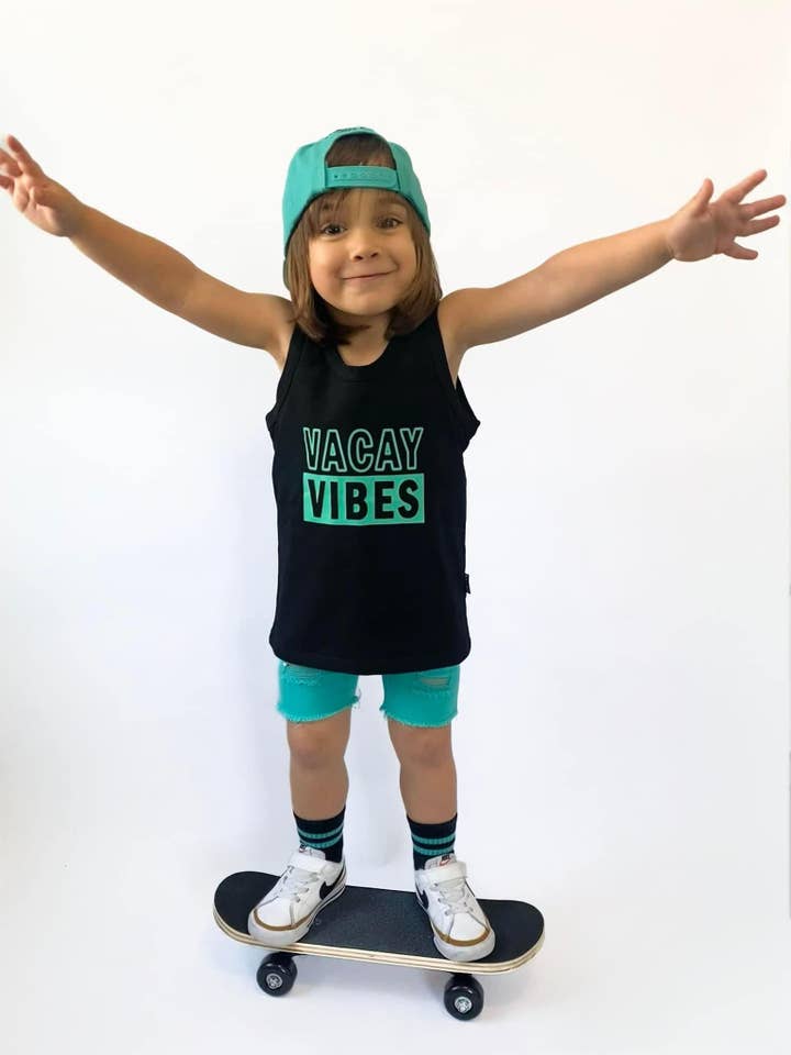 Vacay Vibes für den Großhandel von Son and Co Apparel