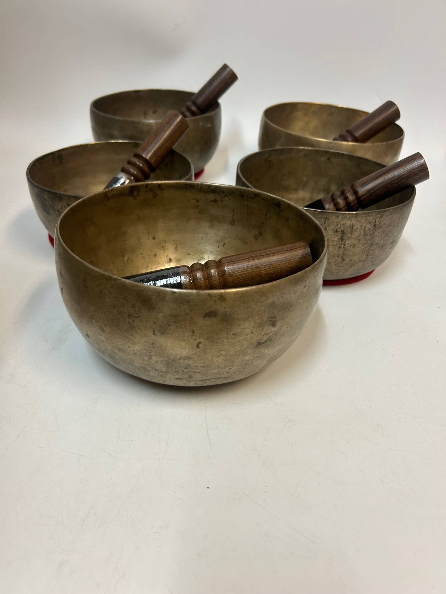 ART HIMALAYAN TRADING LTD - Wholesale Meditation Supplies - 5 piece High quality 7" Antique Handmade Yoga Singing bowl 7
