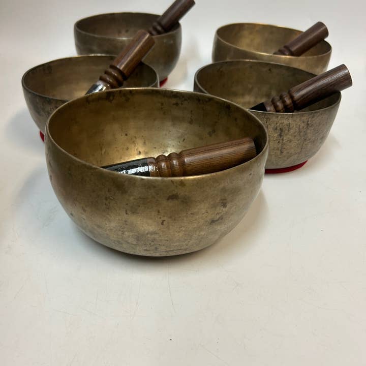 ART HIMALAYAN TRADING LTD - Wholesale Meditation Supplies - 5 piece High quality 7" Antique Handmade Yoga Singing bowl 7