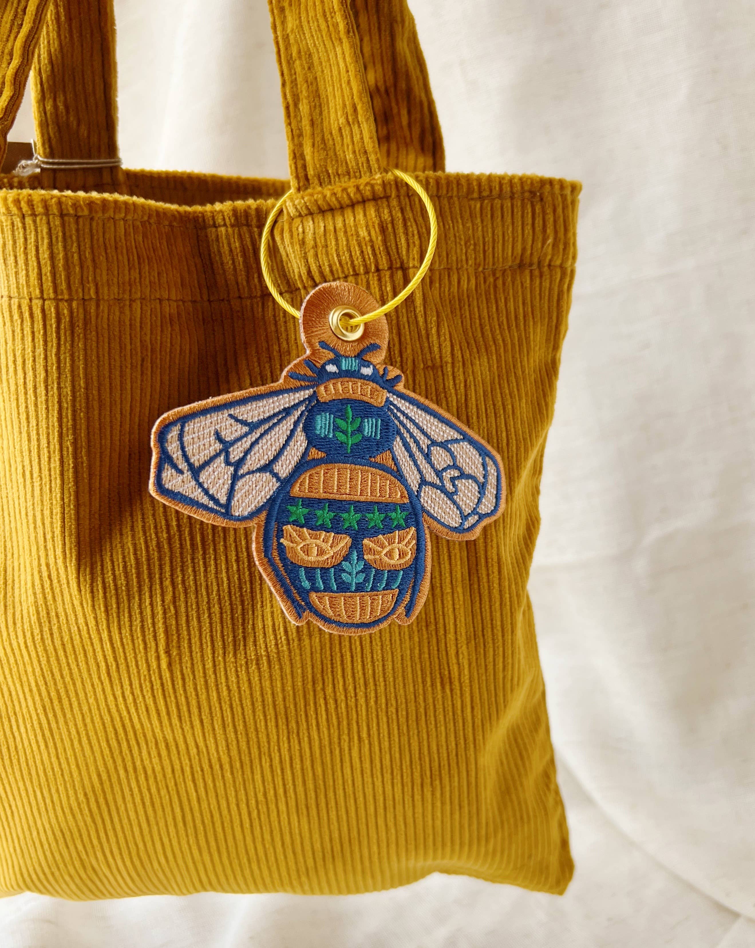 Rikrack – Großhandel Schlüsselanhänger – Damen – Bienenbestickter Taschenanhänger-Schlüsselanhänger5