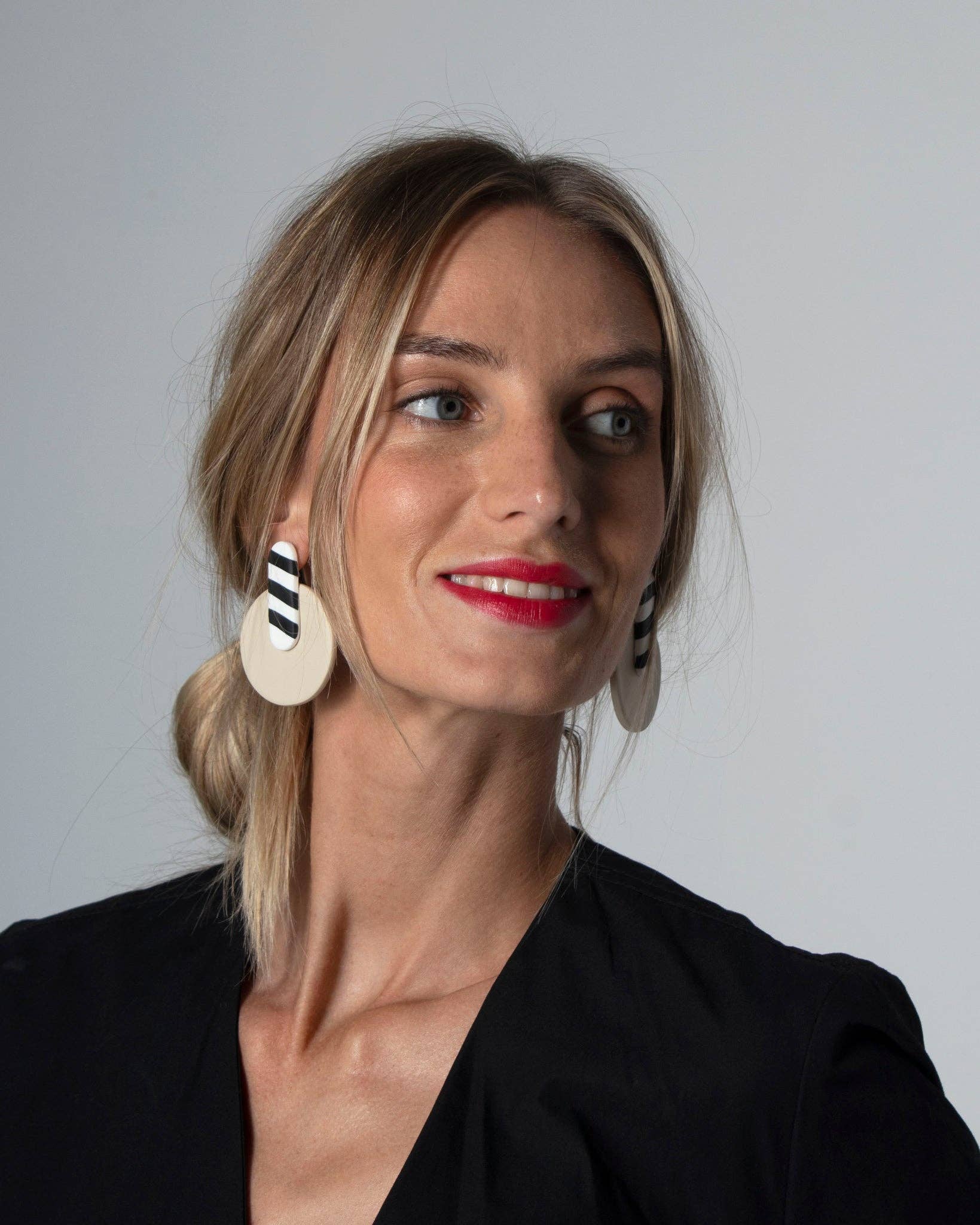 DELAROSA STUDIO - Vendita all'ingrosso Orecchini pendenti - Orecchini piruleta beige in pasta polimerica2