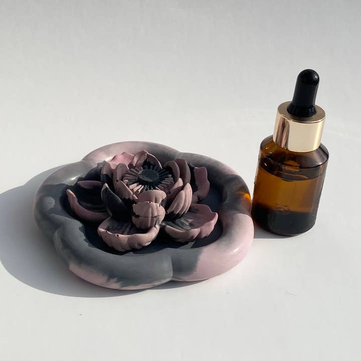 Flower Essential Oil Diffuser, Smokeless Aromatherapy for wholesale by SugarByrd