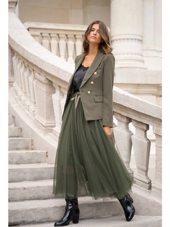 Attentif Paris – Großhandel Blazer – Damen – Attentif Paris zeitloser taillierter Blazer mit doppelreihigem Goldknopfmuster54