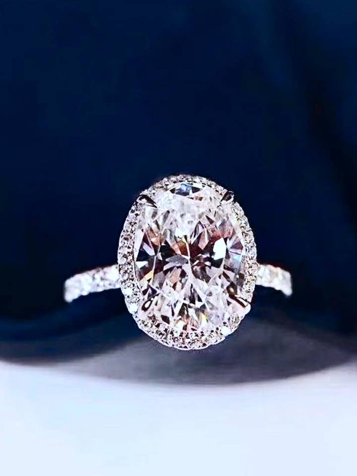 Anillo de moissanita de talla ovalada de 2 quilates (platino sobre plata de ley pura) para venta al por mayor de Sparkala