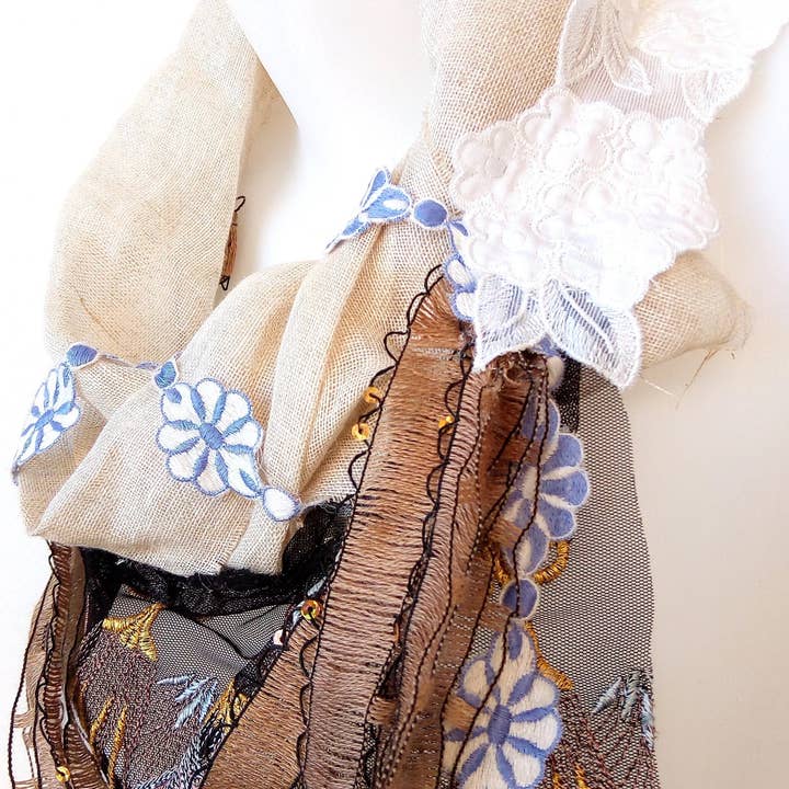 Freiform Textilkunst-Kragen-Schal für den Großhandel von JUL ET FIL