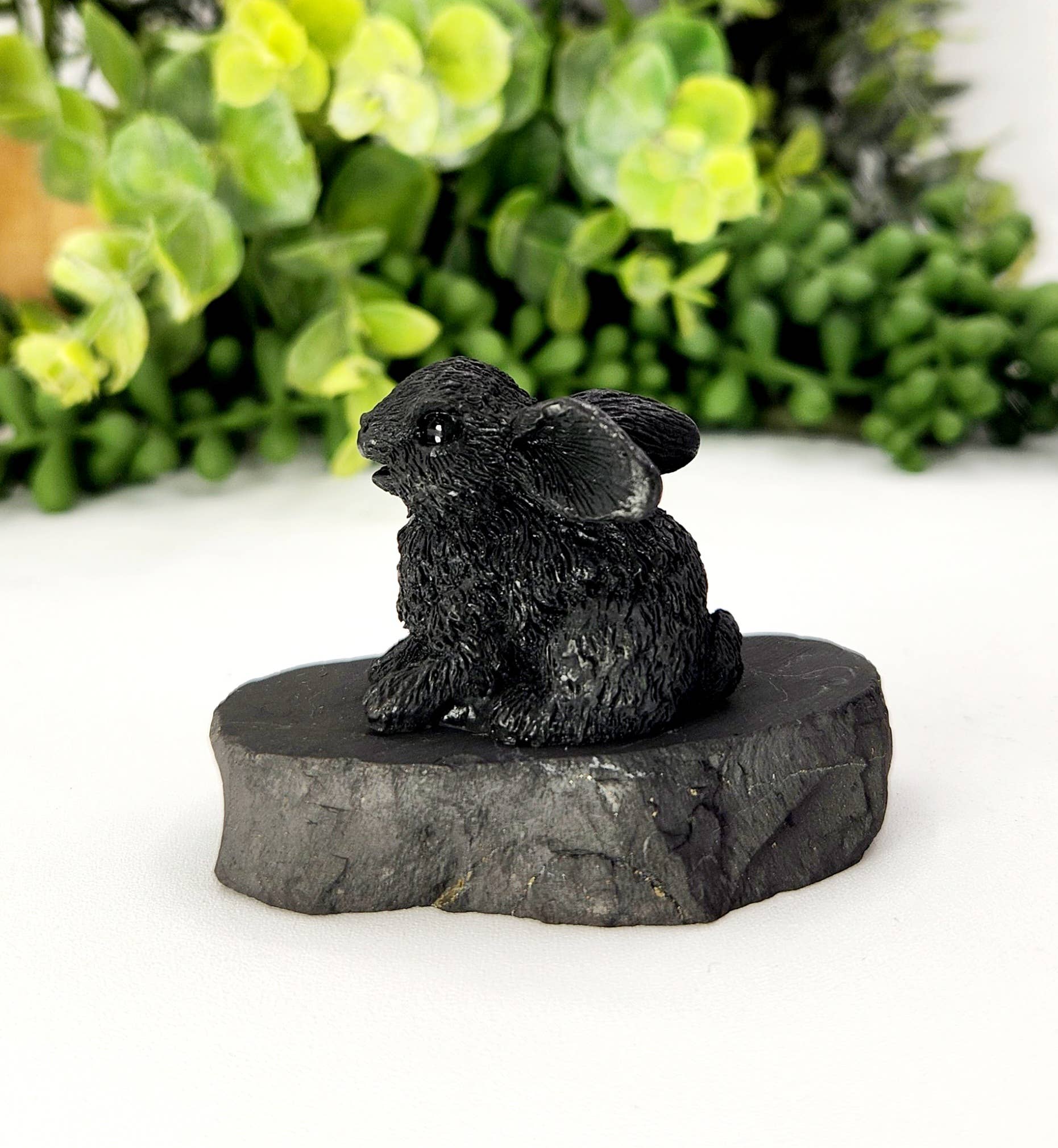 Meraki Gemstones - Vendita all'ingrosso Statuette decorative - Statuetta in shungite Bunny-EMF Protection (5x4x4,5 cm)