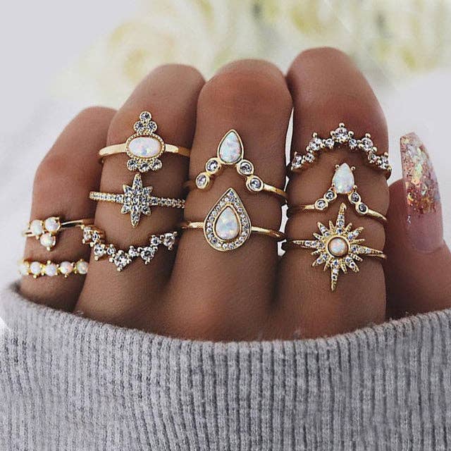 Juego de 10 Anillos de Ópalo con Cristales Chapados en Oro de 18K para venta al por mayor de Golden NYC Jewelry