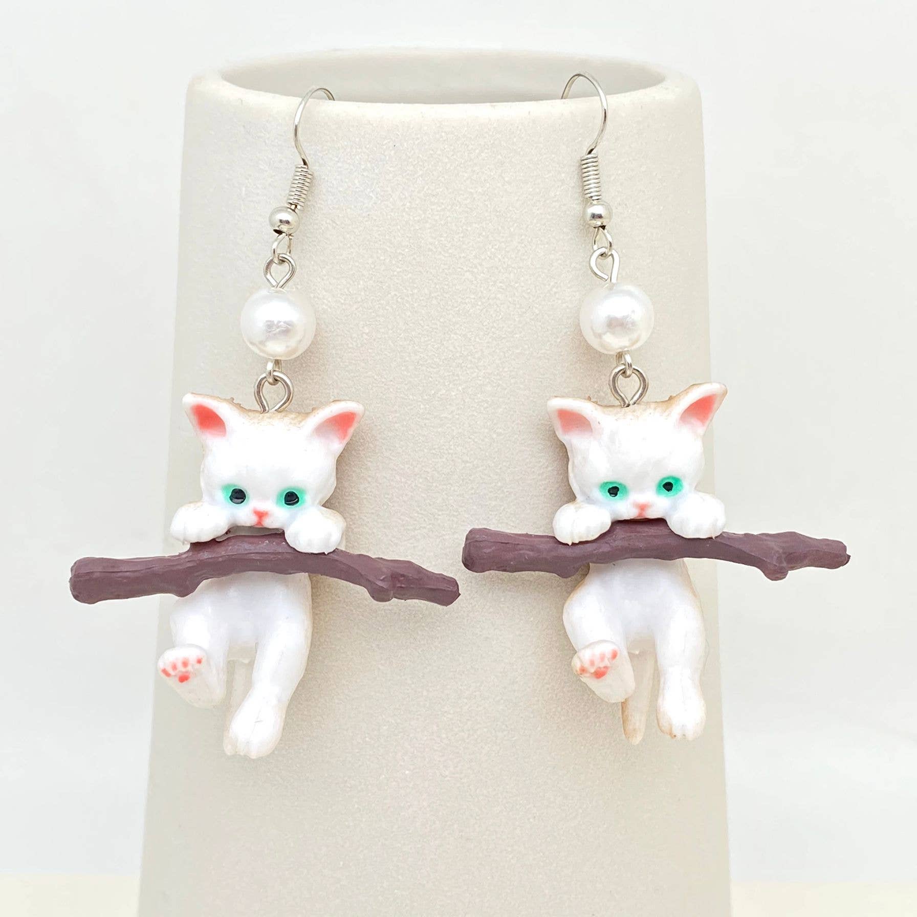 Mio Queena - Wholesale Dangle Earrings - Cute Branch White Cat Charm Dangle Earrings1