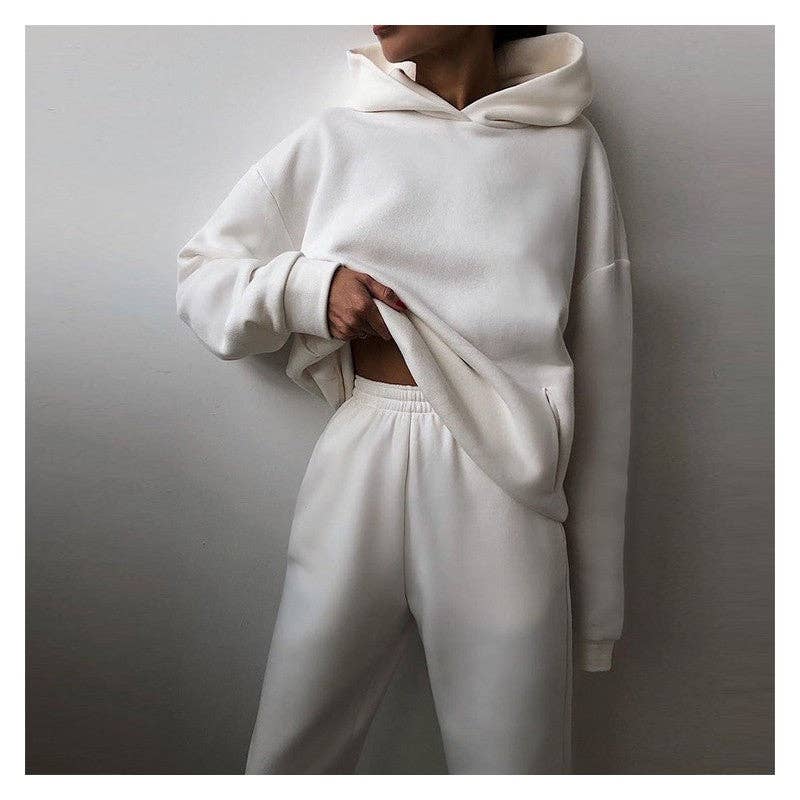 UZ Wholesale Store – Engroshandel Loungesæt - Dame – To-delt sæt med tykke, lange bukser og hættetrøje i ensfarvet1