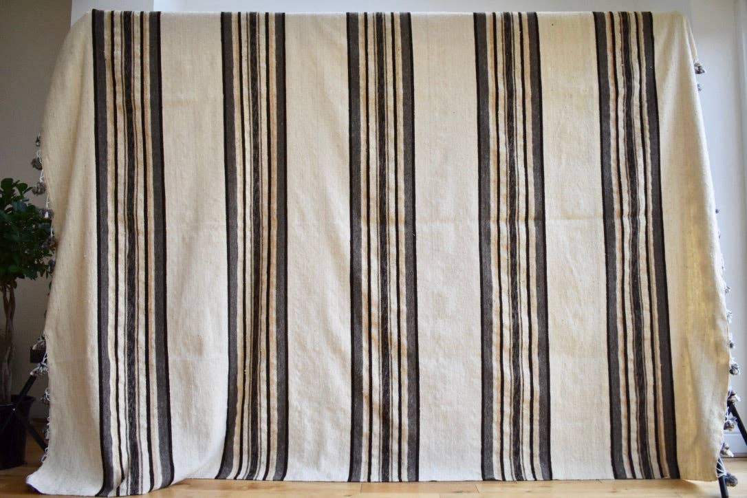 TŪNIQ - Wholesale Quilt - Loomed Wool Quilt1