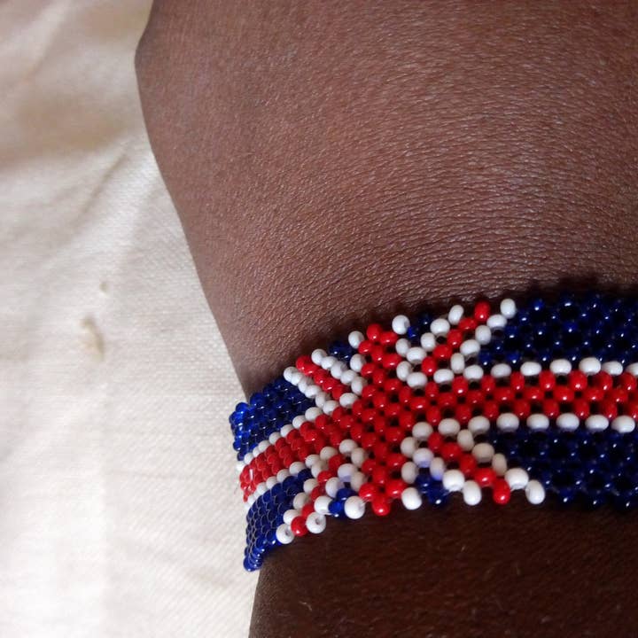 Delight merchants - Vendita all'ingrosso Bracciale con perline - Braccialetto con bandiera britannica di perline realizzato in Kenya dalla comunità Masaai/Maasai/masai.