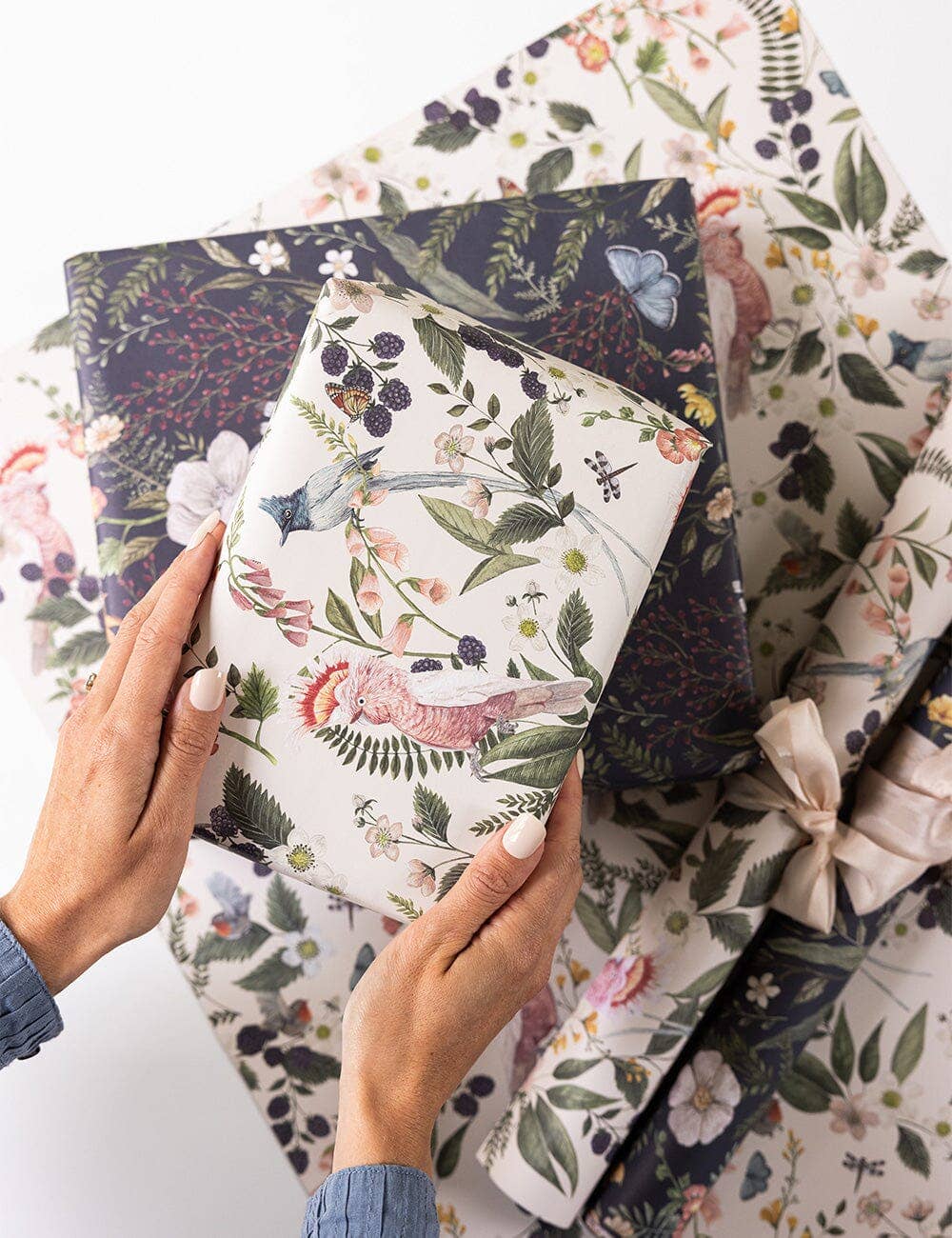 Bespoke Letterpress – Großhandel Geschenkpapier in Bögen – Kakadu / Dämmerung in Blüte 6er-Pack Geschenkpapierbögen2