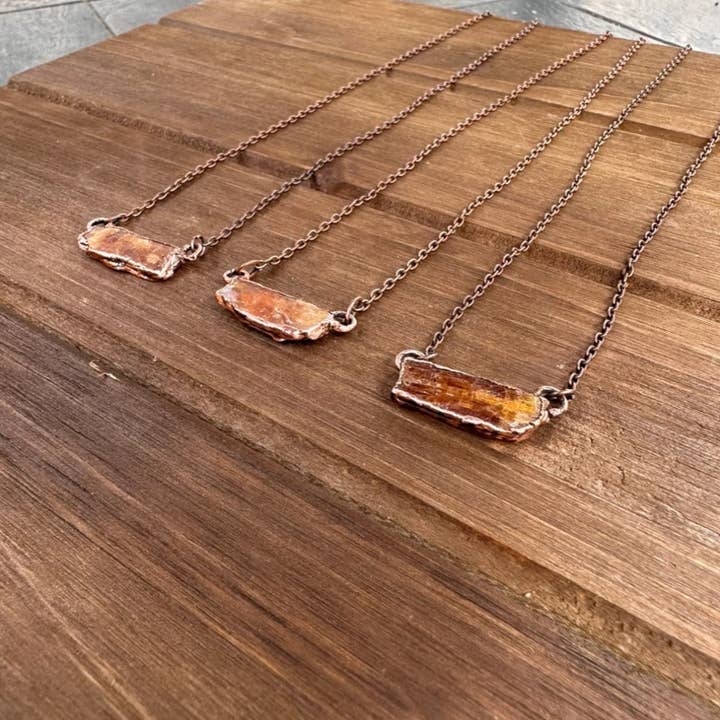 Gratefully Dreaming - Vendita all'ingrosso Collana con ciondolo/pendaglio - Collana a Barra di Cianite Arancione, Gioielli di Cristallo in Rame4