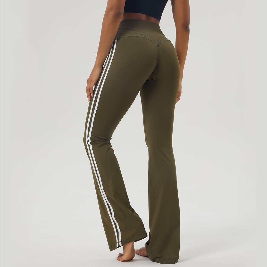 Sodalemon – Großhandel Sporthose – Damen – Sodalemon Yoga-Hose mit Farbkombination und Figur betonendem, ausgestelltem Bein11