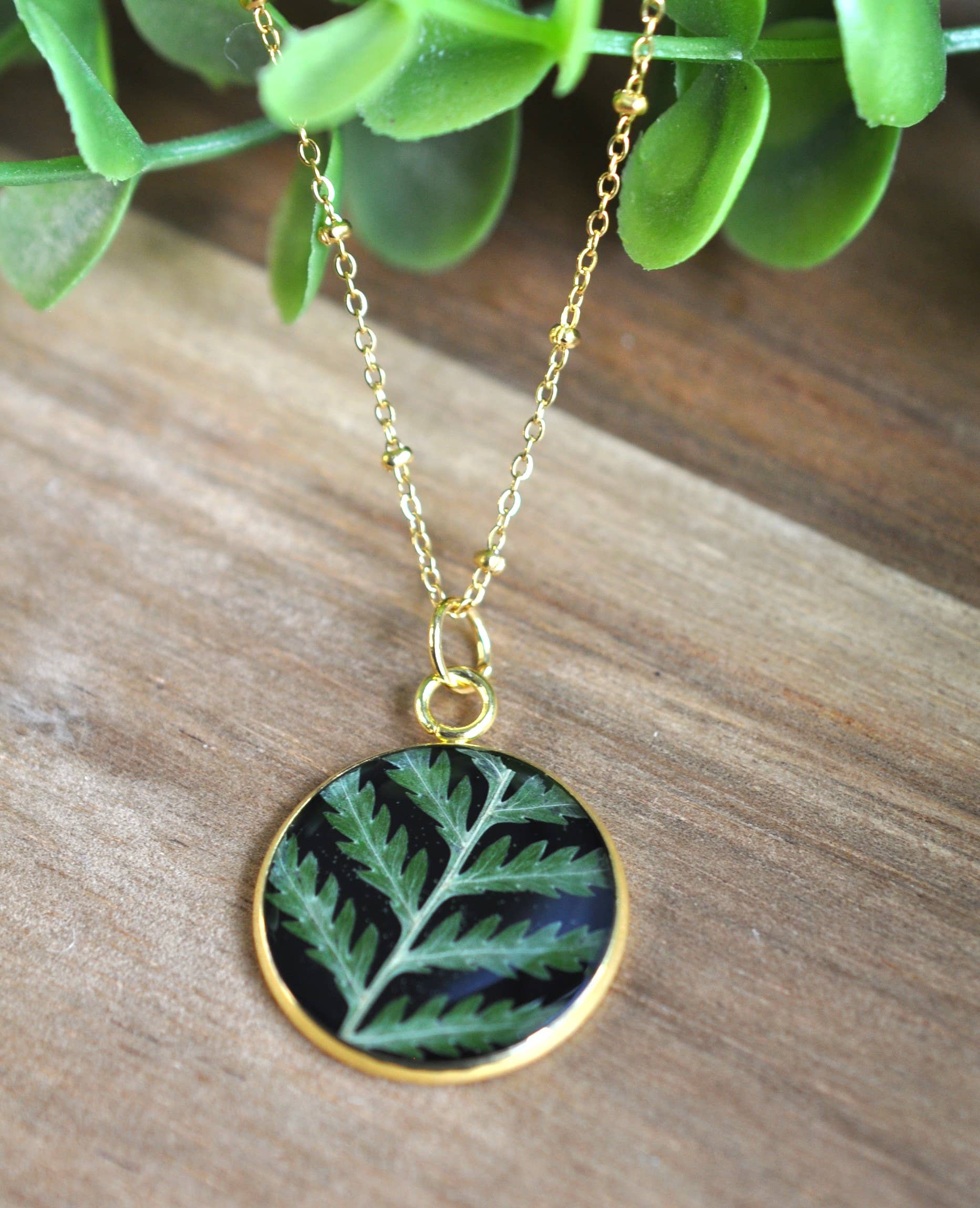 My Beverly Jewelry - Wholesale Pendant/charm necklace - Pressed Fern Gold Circle Necklace