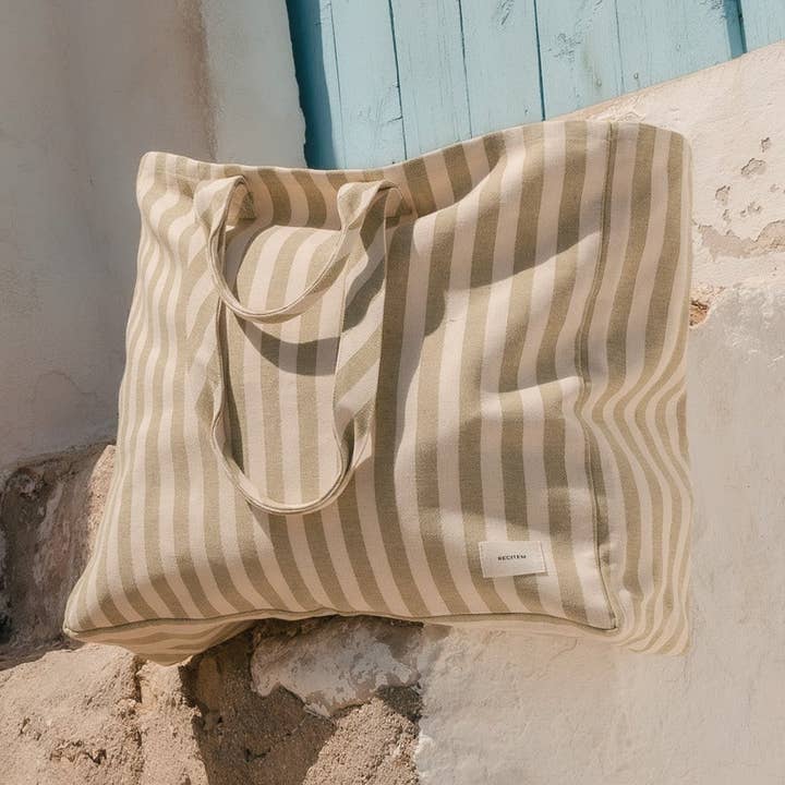 Sac de plage Izan and other Purchase Wholesale acqua faenza. Free Returns & Net 60 Terms on Faire trending on Faire.