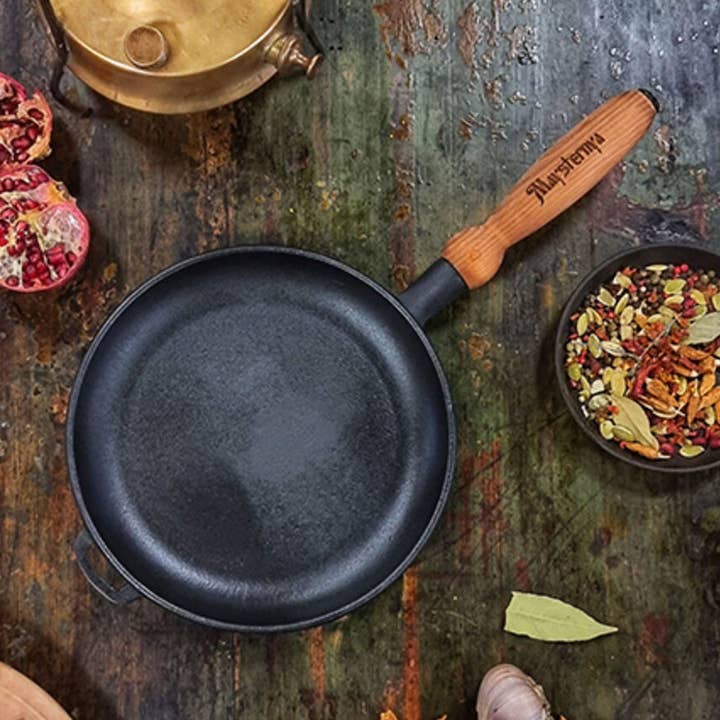 Poêle à crêpes en fonte avec manche en bois pour la vente par STP