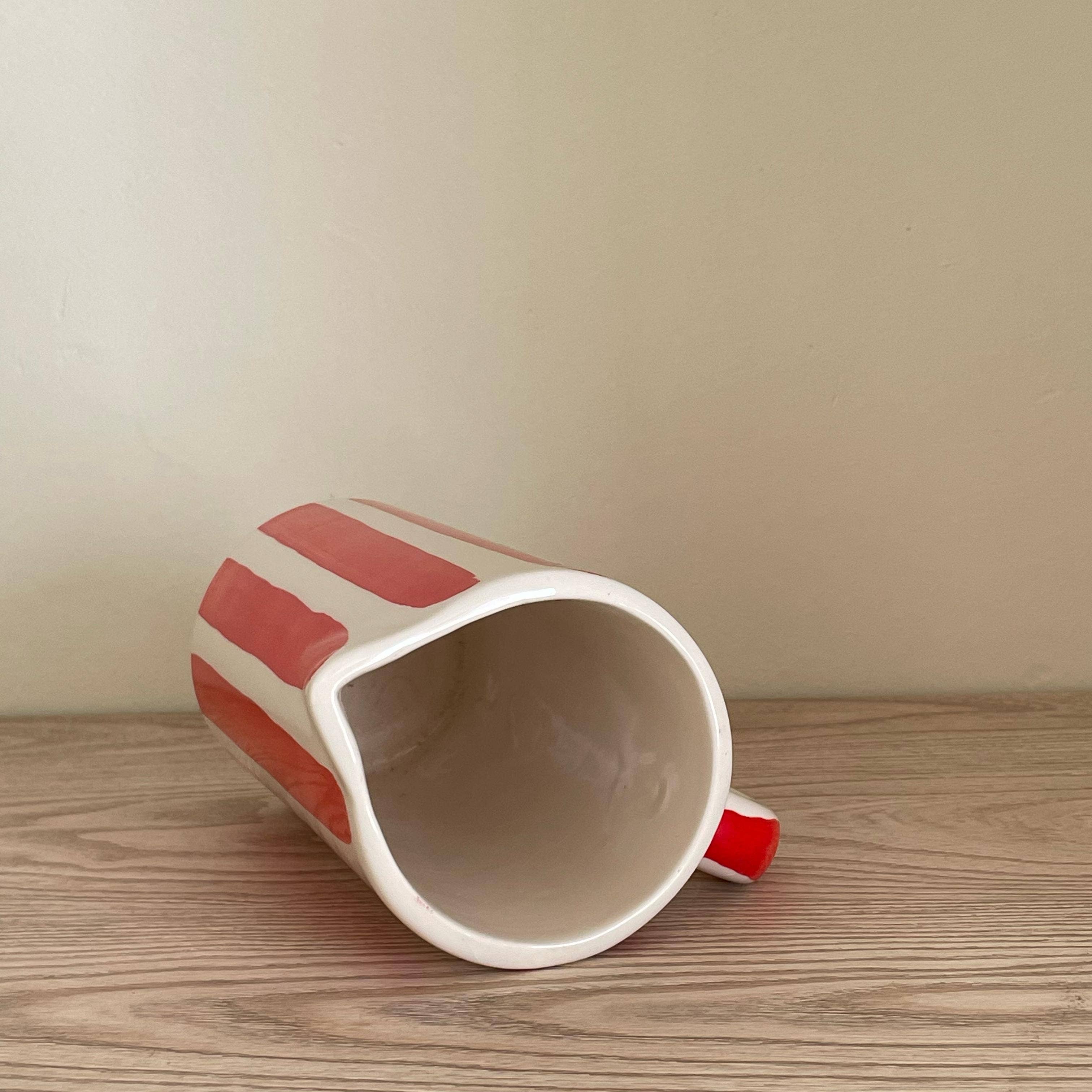 LeBazare - Vendita all'ingrosso Caraffe - Brocca in ceramica a righe rosse e bianche dipinta a mano (1 L)2