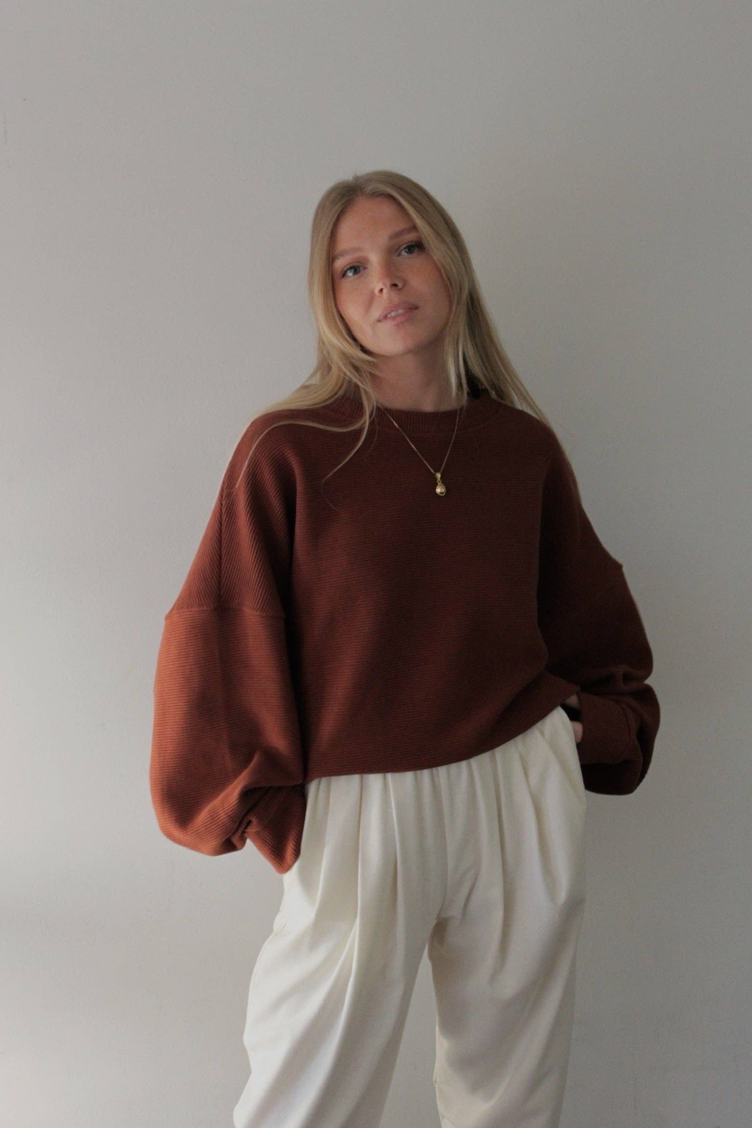 Na Nin – Großhandel Strickpullover – Damen – Margot Kurzes Sweatshirt aus Baumwolle mit Riffelmuster7