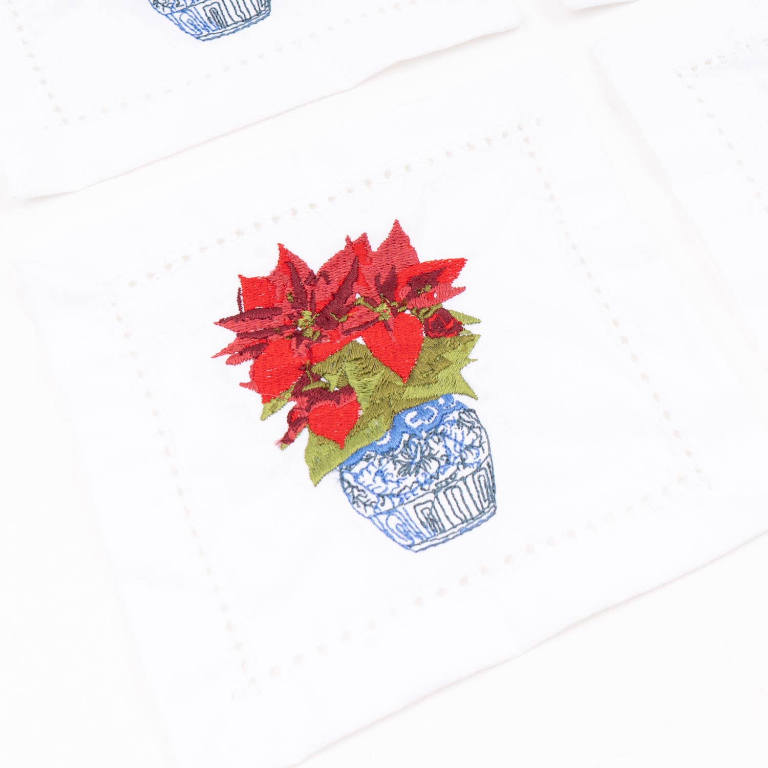 8 Oak Lane - Vente Serviettes de table en tissu - Coffret de serviettes de cocktail brodées Poinsettias2