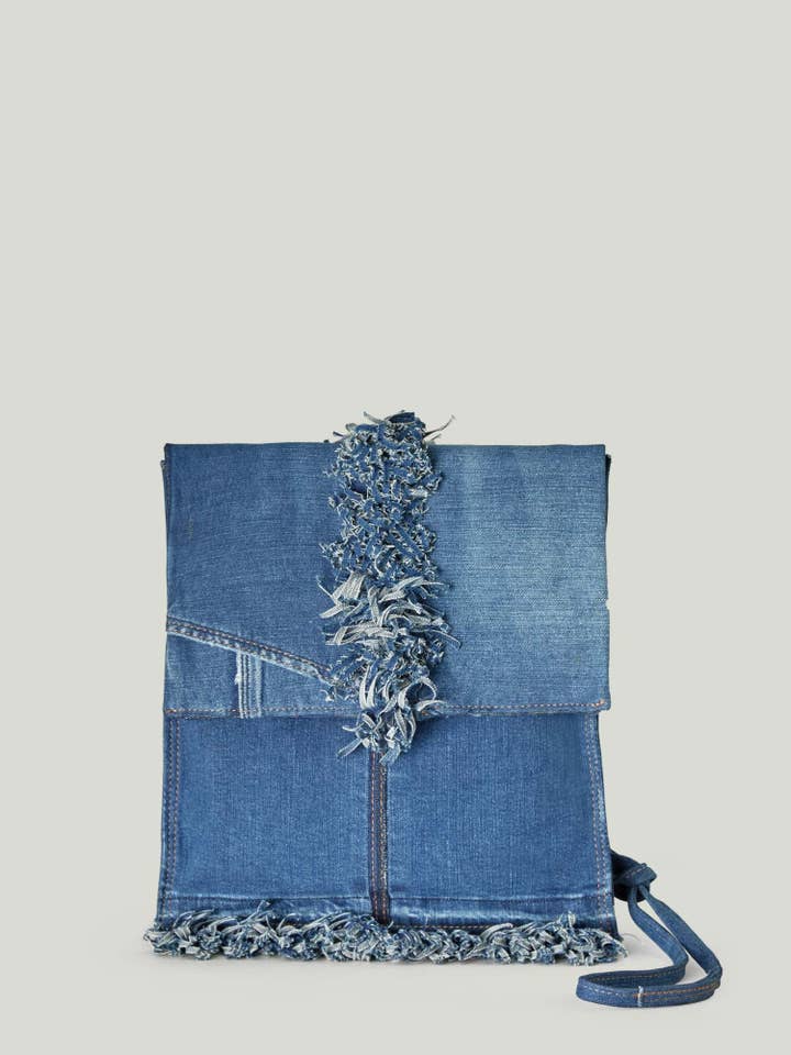DENIM SCHOUDERTAS MET FRANJES IN HET MIDDEN voor wholesale door Regenesi