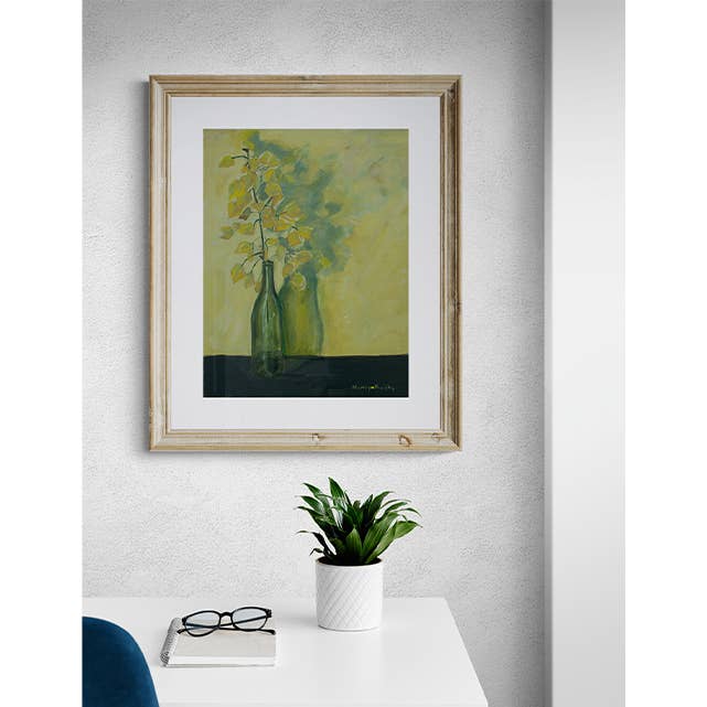 Grøn vase med gule blade kunsttryk for engroshandel hos Yellow Dot Artist